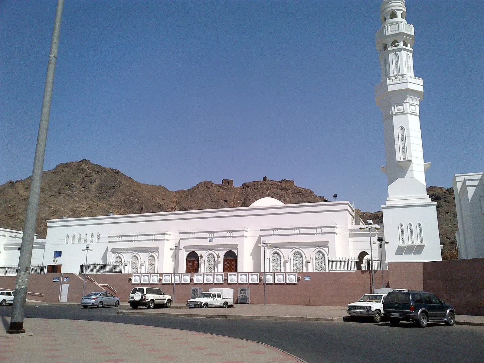 The Trench and the Seven Mosques
